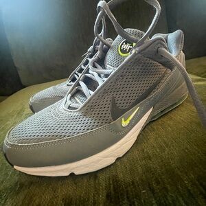 EUC, Nike Air Max Pulse Gray Athletic Shoes Size 11